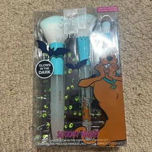 Wet n wild limited edition scooby doo 3pc glow in the dark makeup brushes